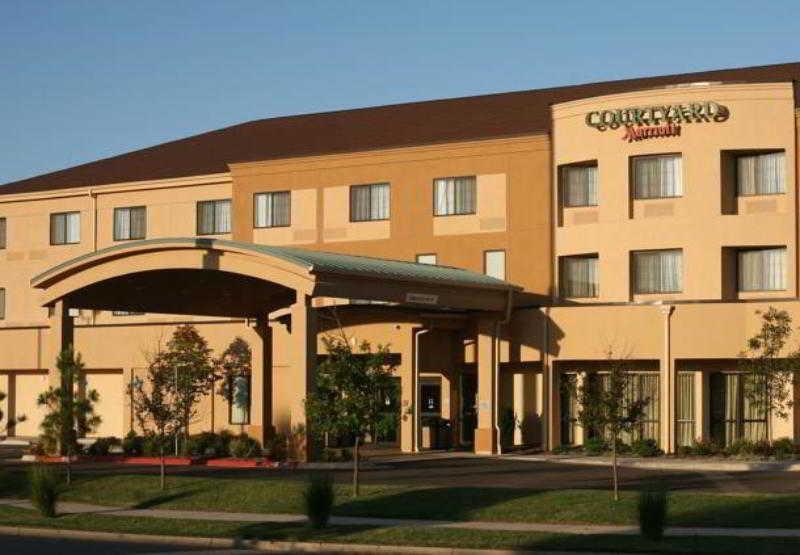 Courtyard By Marriott Norman Hotel Exterior photo