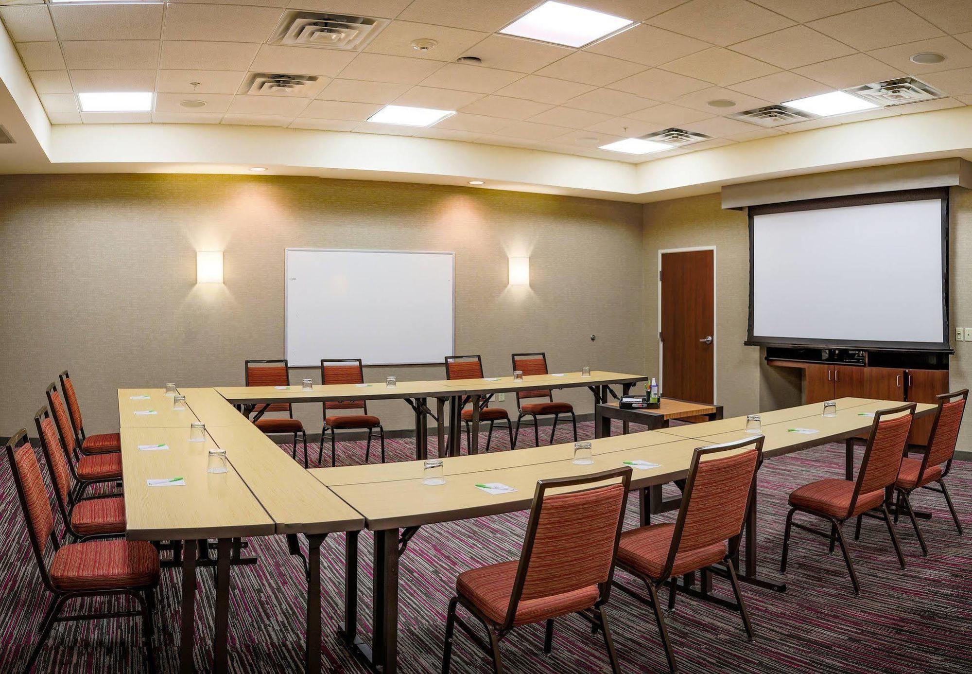 Courtyard By Marriott Norman Hotel Exterior photo