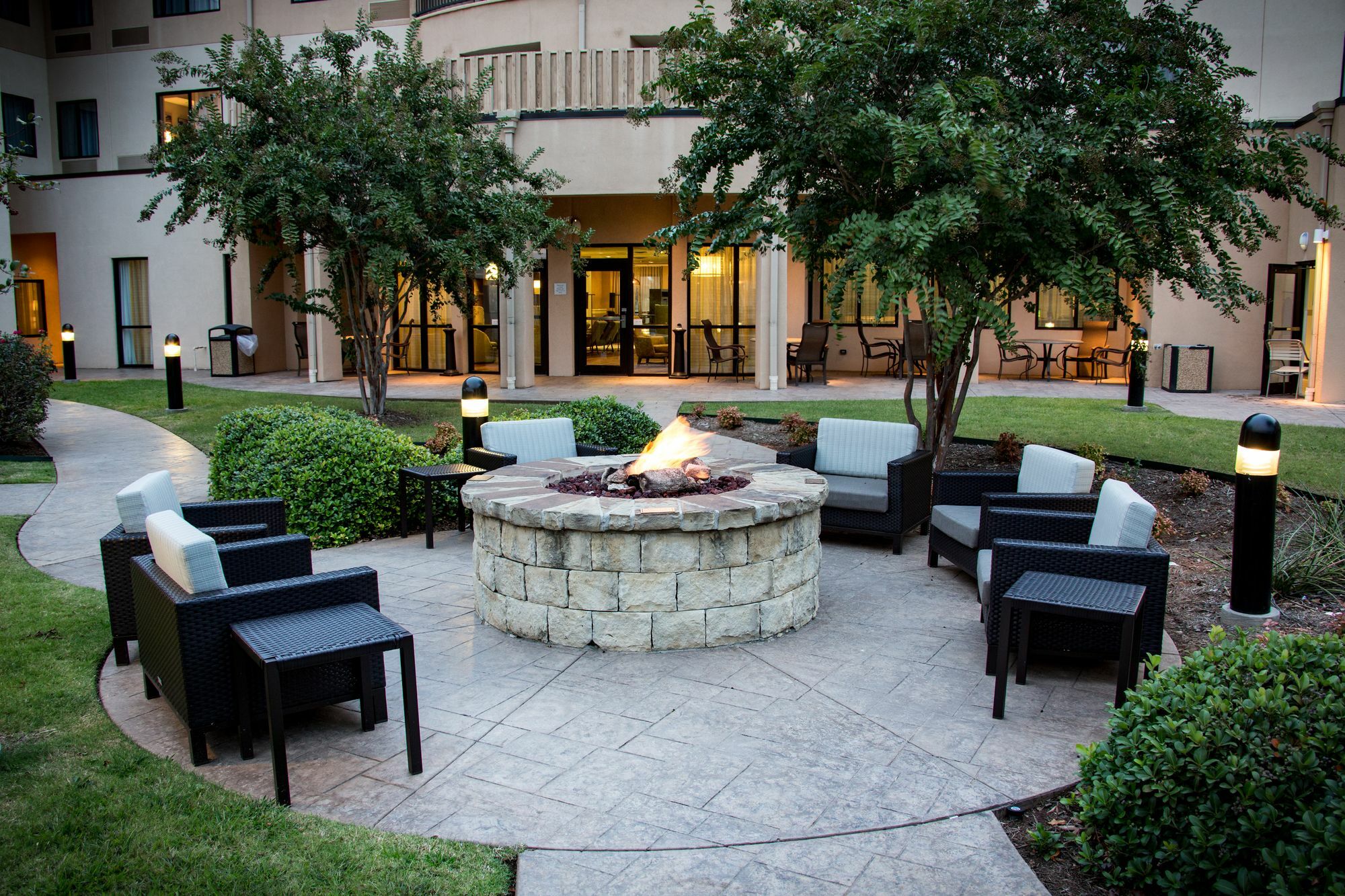 Courtyard By Marriott Norman Hotel Exterior photo